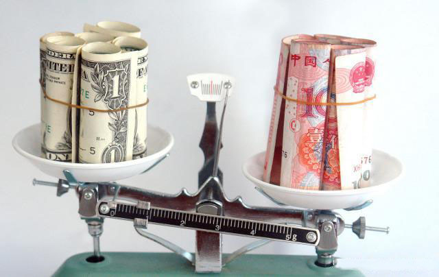 人民币为什么会对外升值，对内贬值呢？